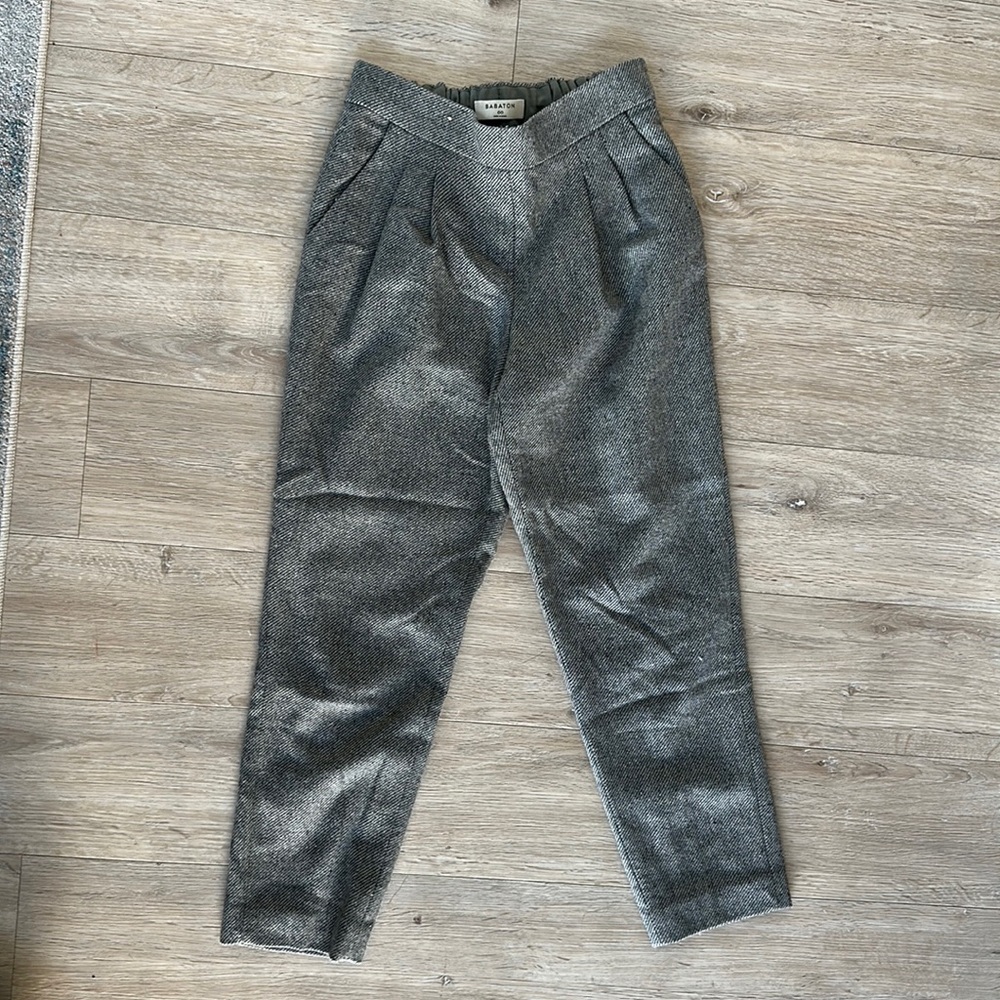 Aritzia grey wool size 00 with lots of stretch ankle trouser babaton